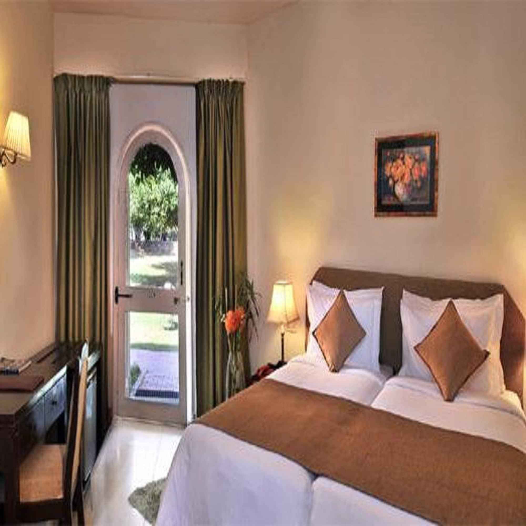 Best Western Resort Country Club Gurgaon Bagian luar foto