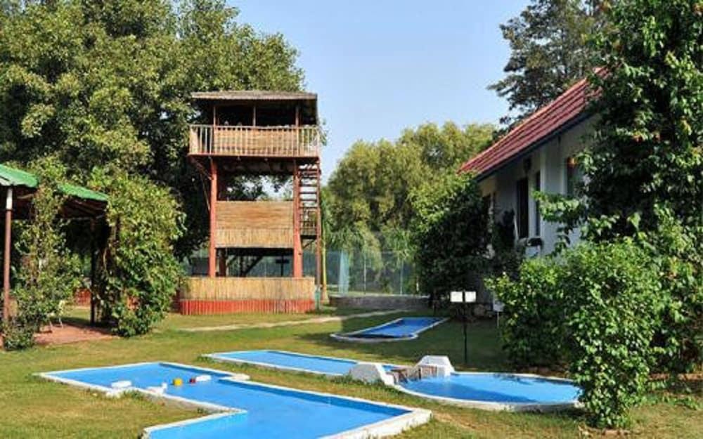 Best Western Resort Country Club Gurgaon Bagian luar foto