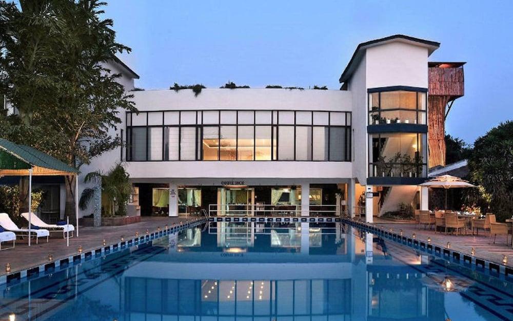 Best Western Resort Country Club Gurgaon Bagian luar foto