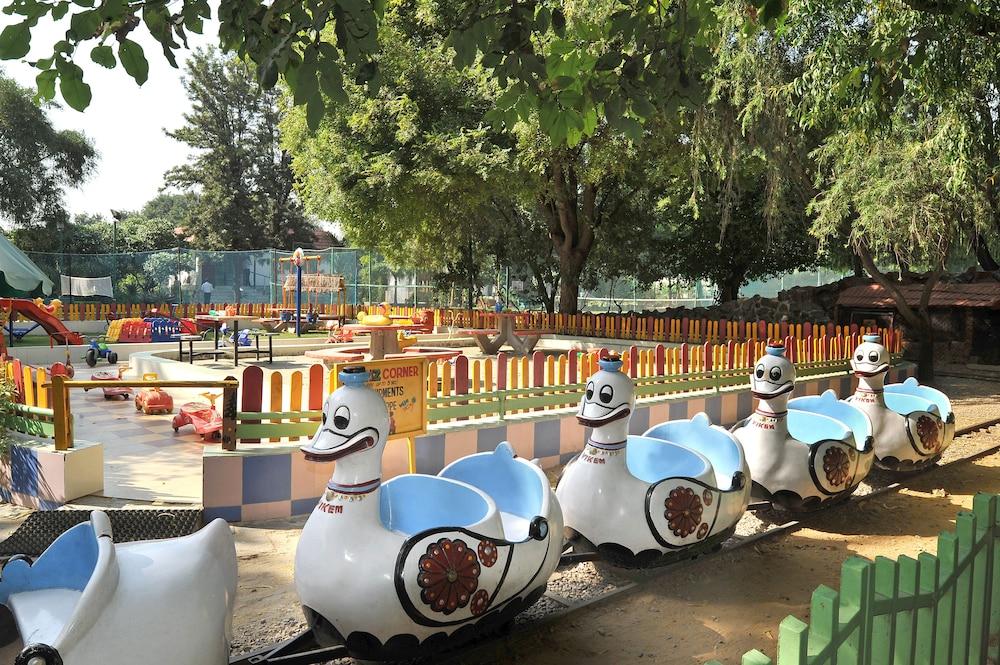 Best Western Resort Country Club Gurgaon Bagian luar foto