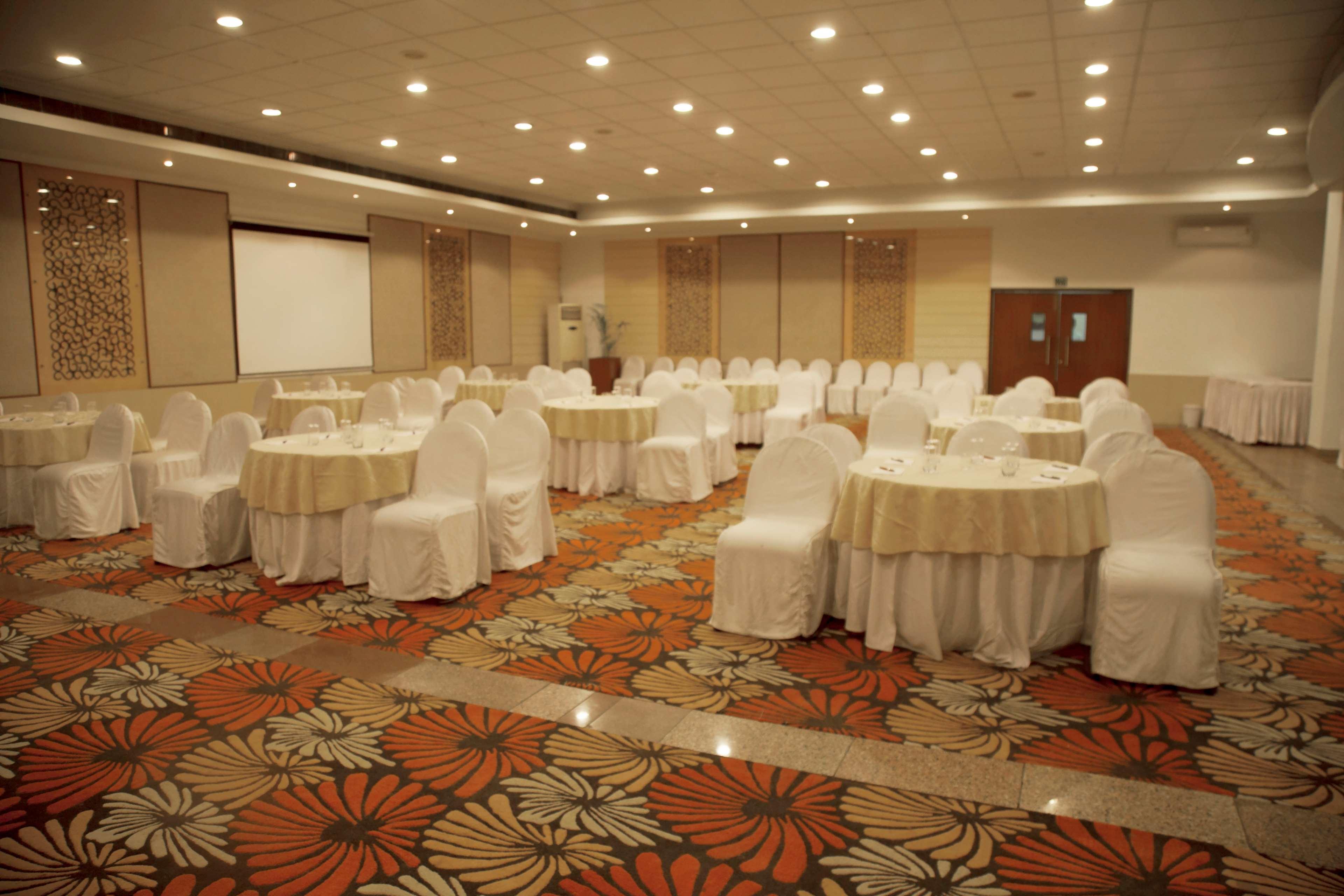 Best Western Resort Country Club Gurgaon Bagian luar foto