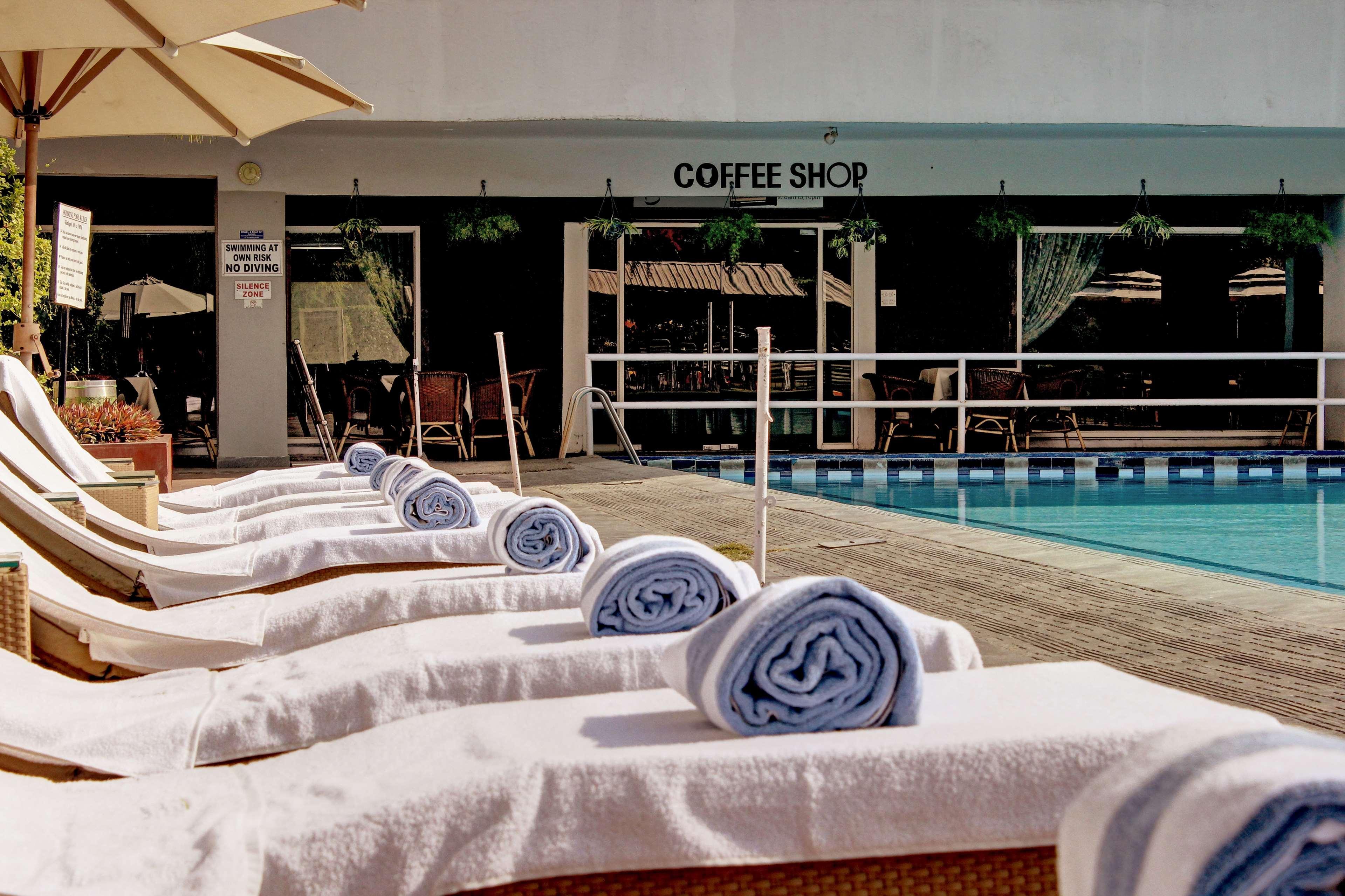 Best Western Resort Country Club Gurgaon Bagian luar foto