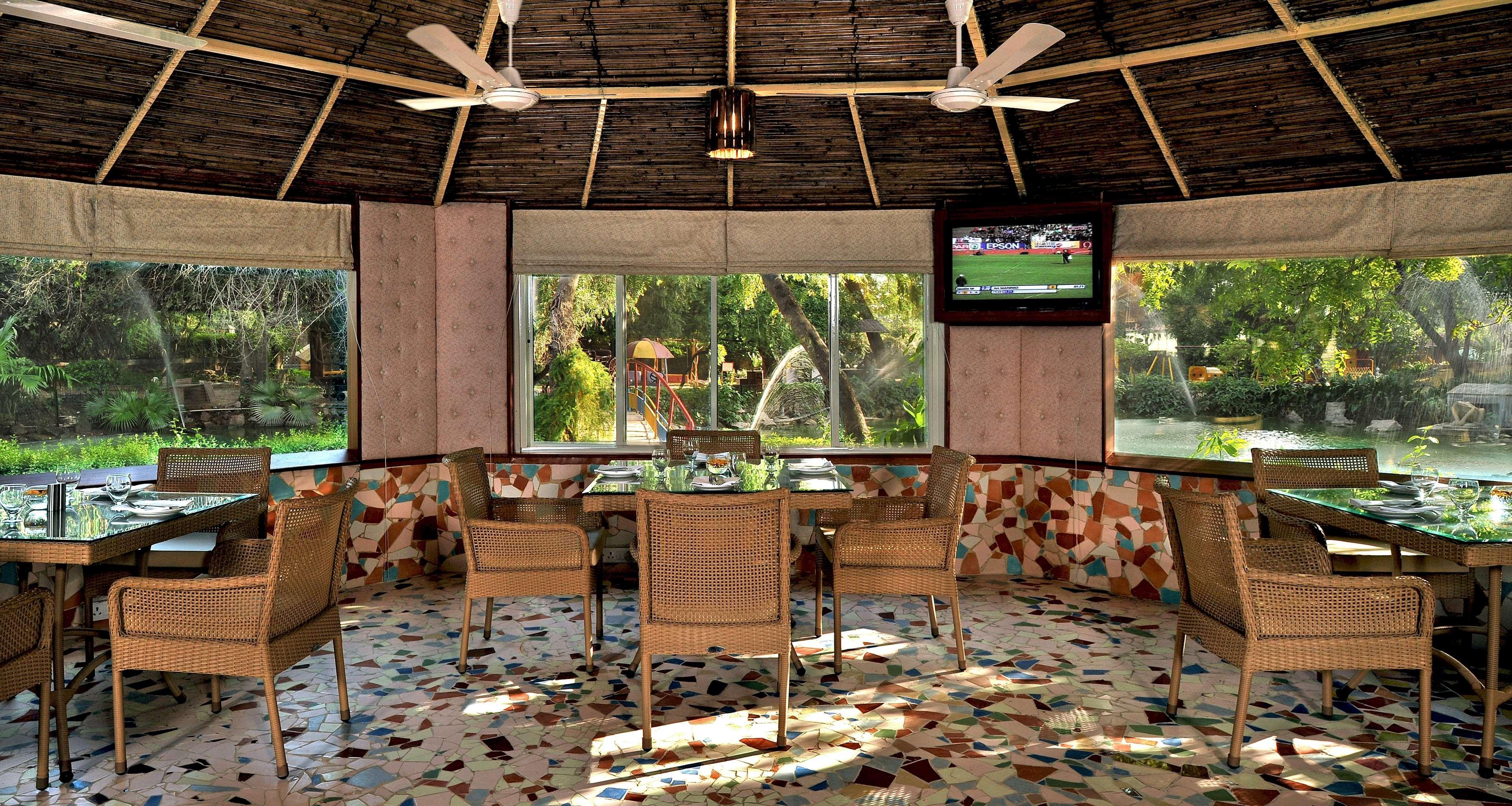 Best Western Resort Country Club Gurgaon Bagian luar foto