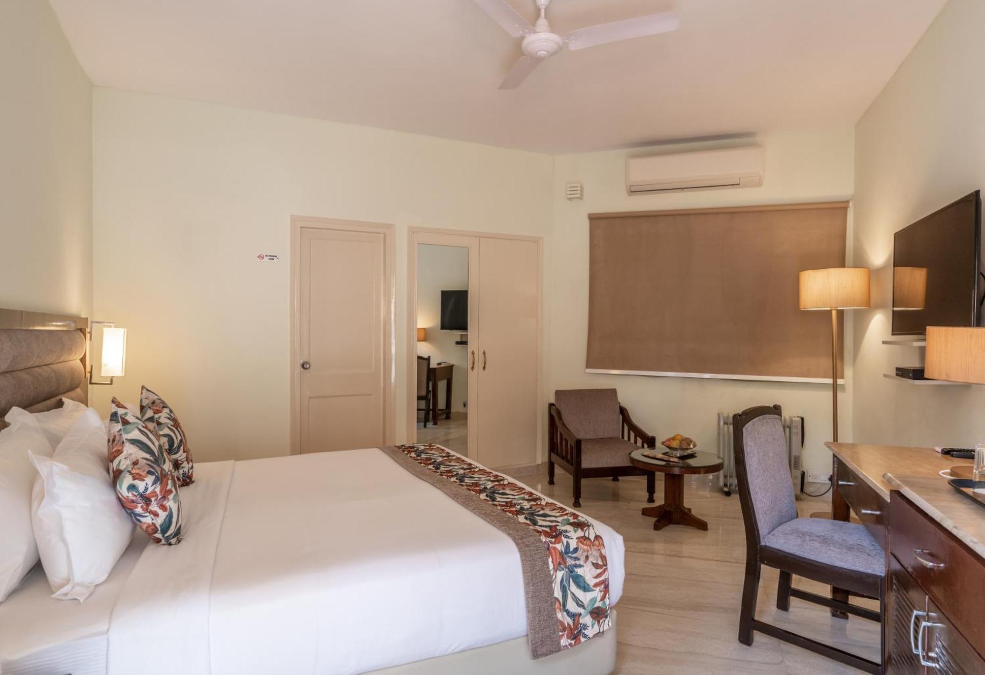 Best Western Resort Country Club Gurgaon Bagian luar foto
