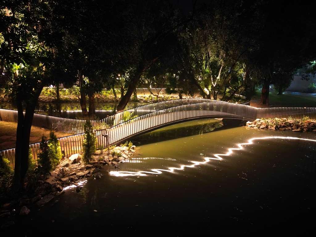 Best Western Resort Country Club Gurgaon Bagian luar foto