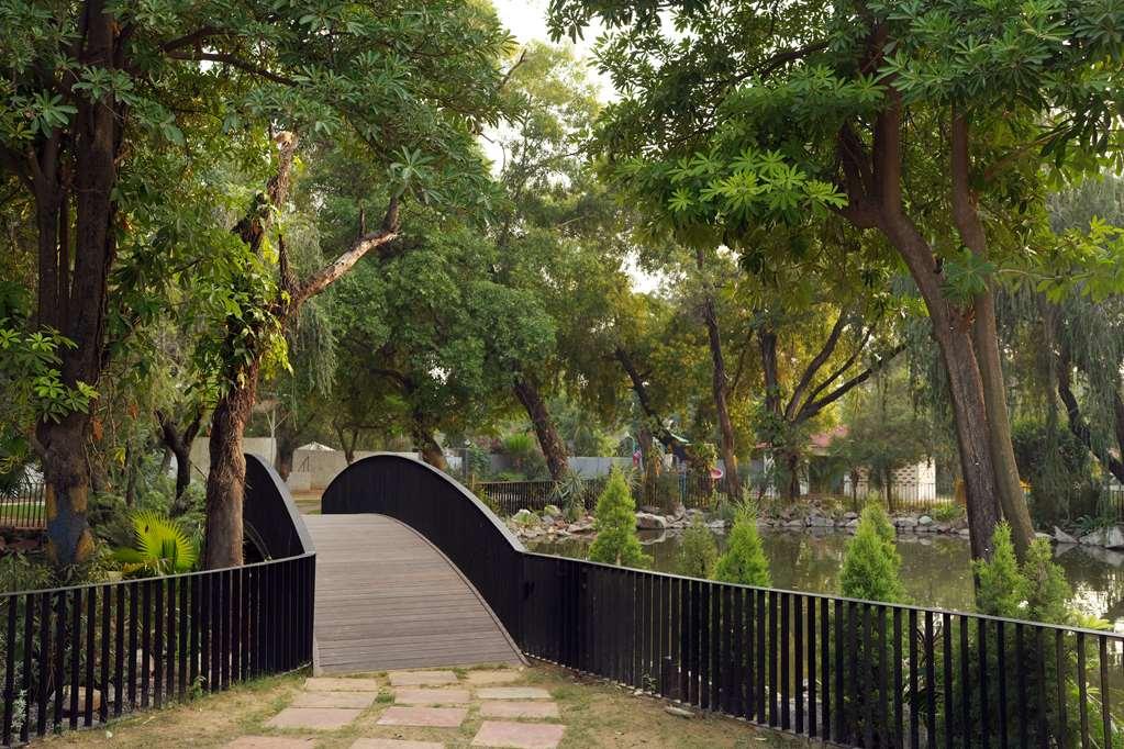 Best Western Resort Country Club Gurgaon Bagian luar foto