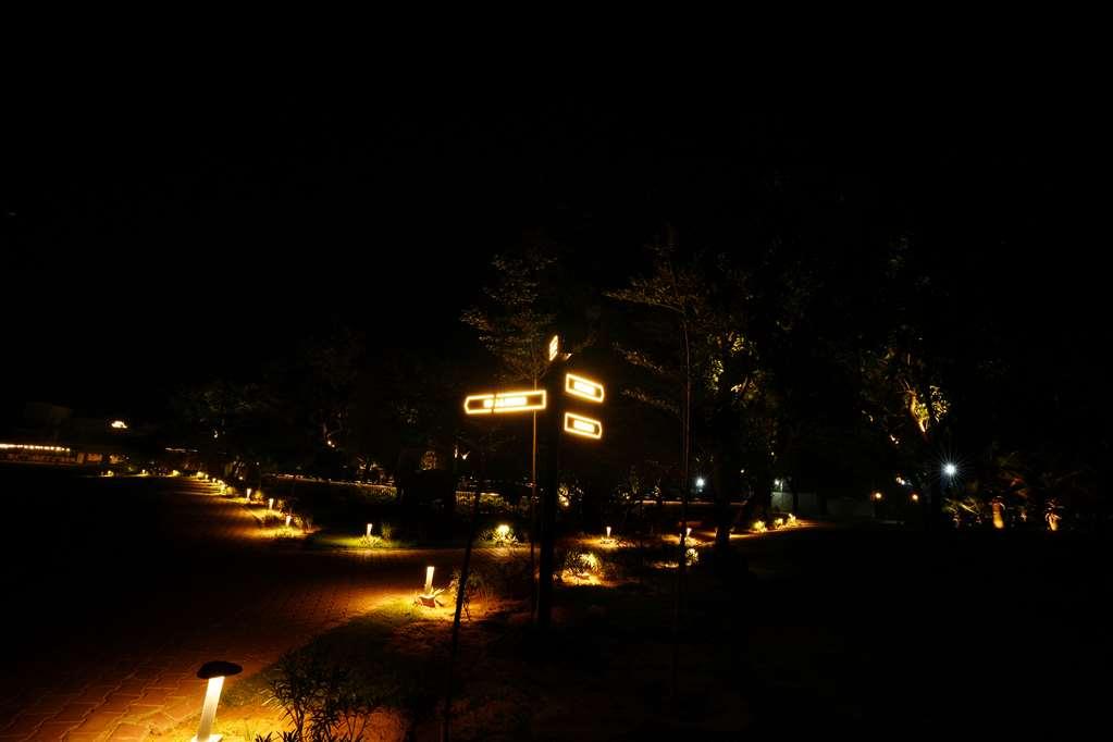 Best Western Resort Country Club Gurgaon Bagian luar foto