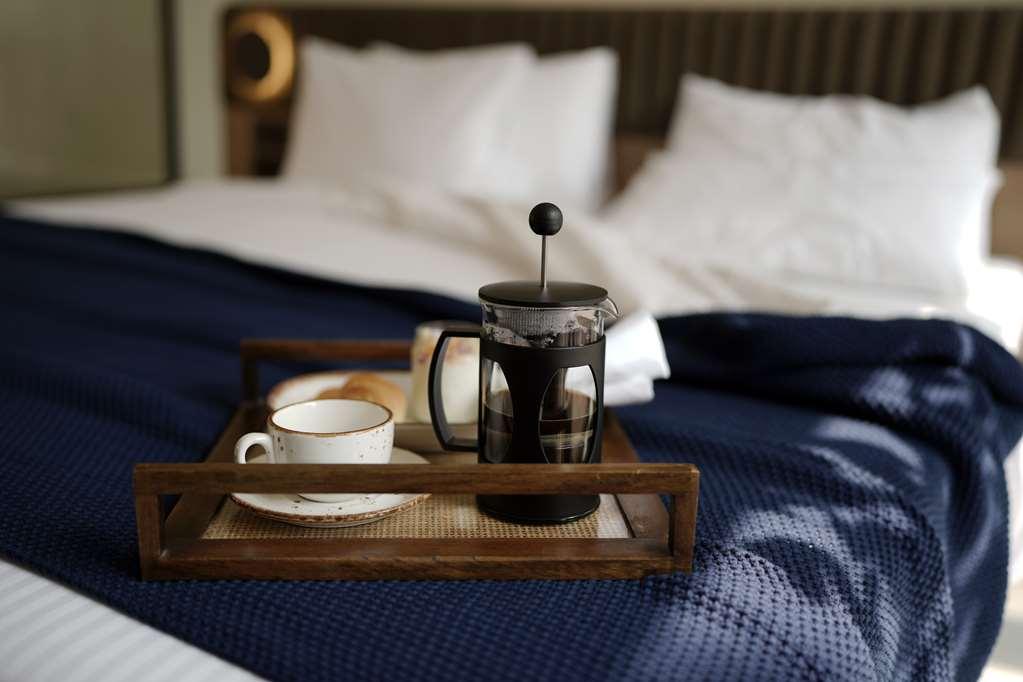Best Western Resort Country Club Gurgaon Ruang foto