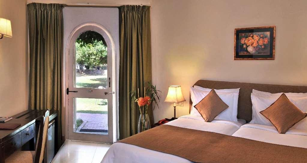 Best Western Resort Country Club Gurgaon Ruang foto
