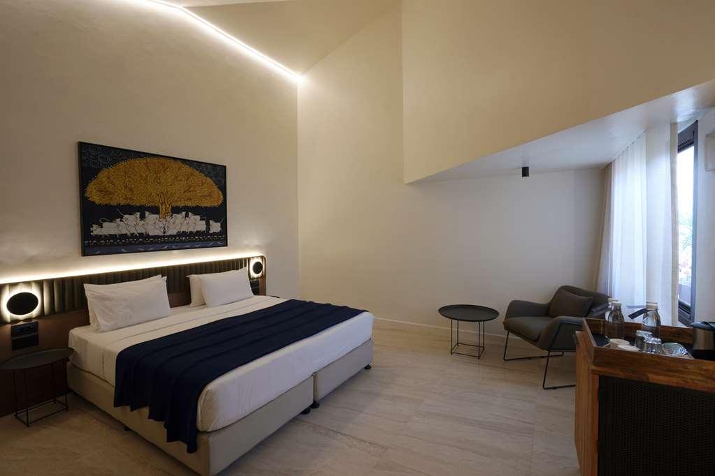 Best Western Resort Country Club Gurgaon Ruang foto
