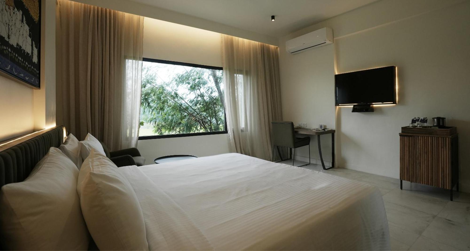 Best Western Resort Country Club Gurgaon Bagian luar foto